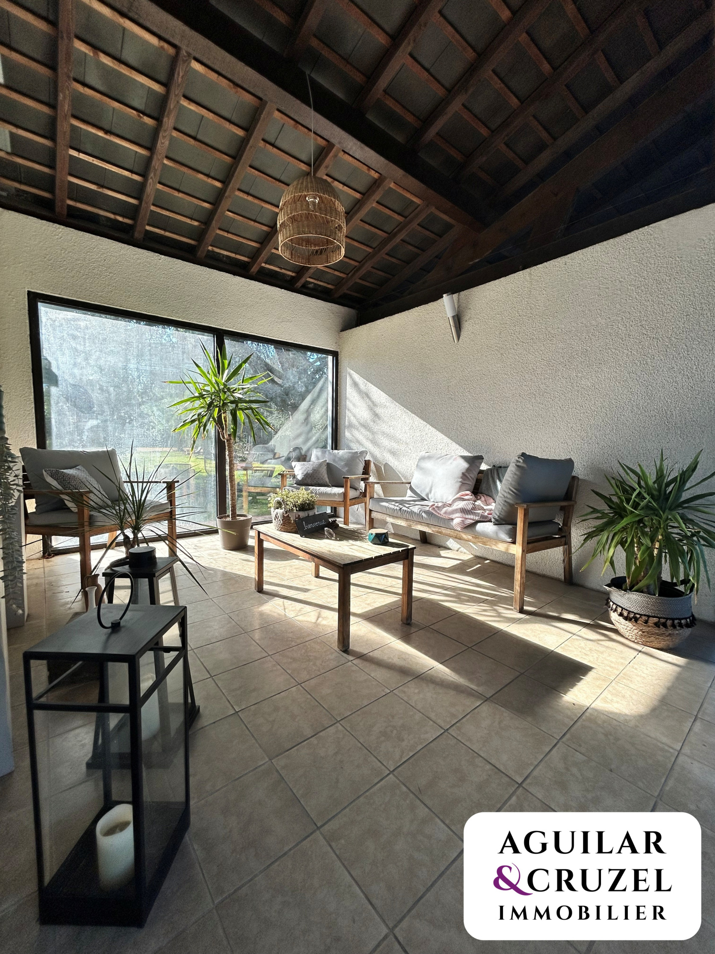 SUPERBE MAISON FAMILIALE AVEC PISCINE ET TERRAIN DE TENNIS
